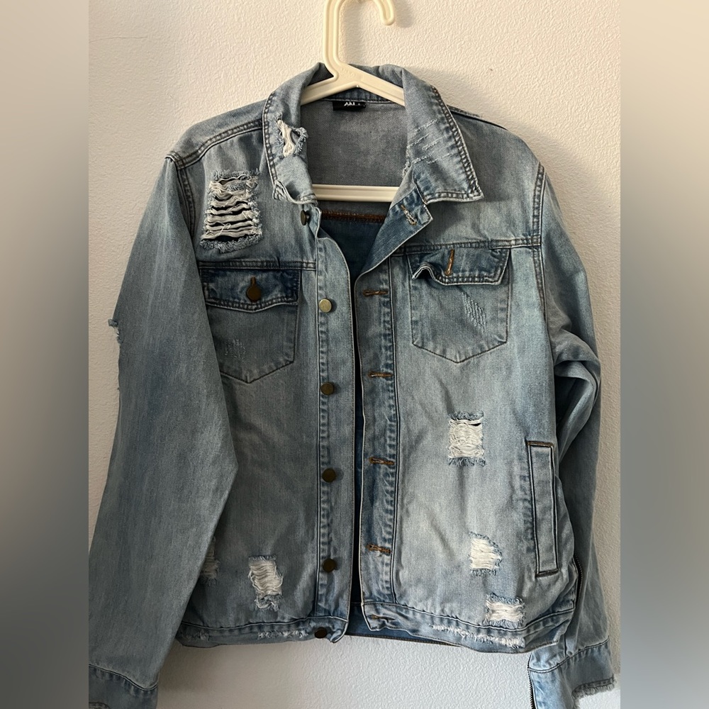 Native Supply Distressed Jean Jacket size large